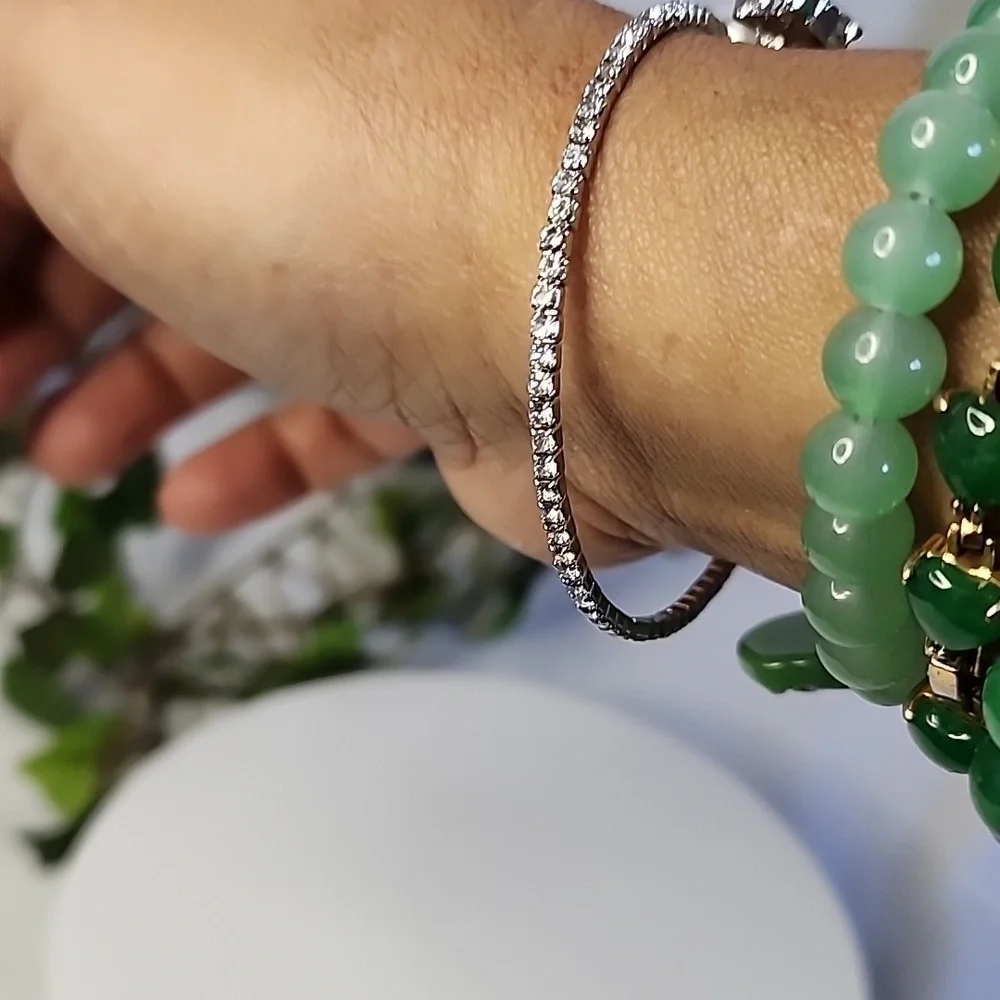 Flexible Crystal Star and Faux Pearl Bangle Bracelet